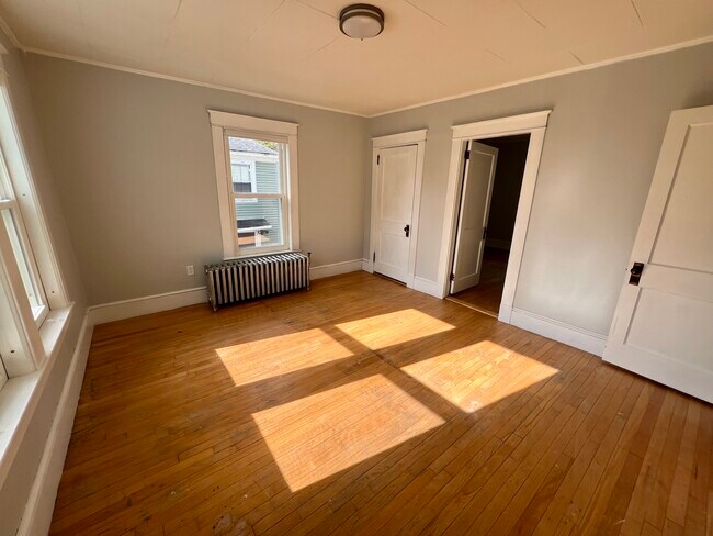 Building Photo - 413 Hammond St