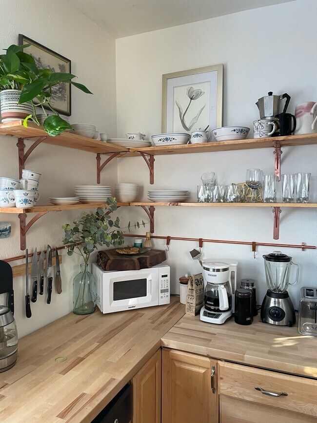 Building Photo - 417 E Magnolia St