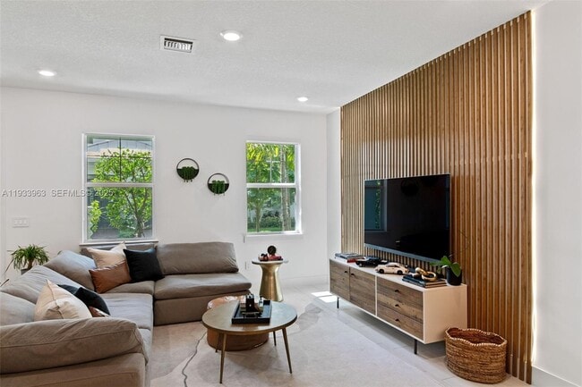 Building Photo - 5180 Eucalyptus Dr