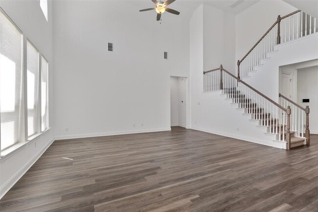 Building Photo - 724 Landing Ln