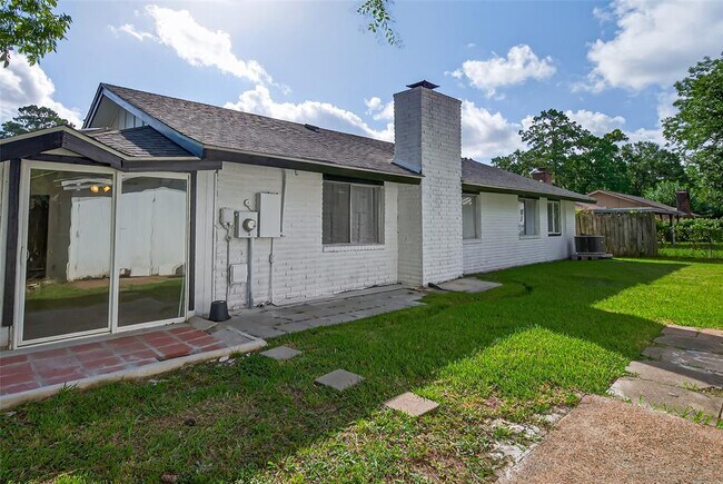 Building Photo - 23223 Naples Dr