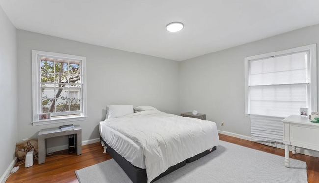 Building Photo - 388 Tall Oaks Dr NE