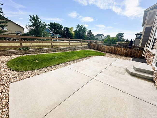 Building Photo - Beautiful 3 Bedroom Home (Available Immedi...