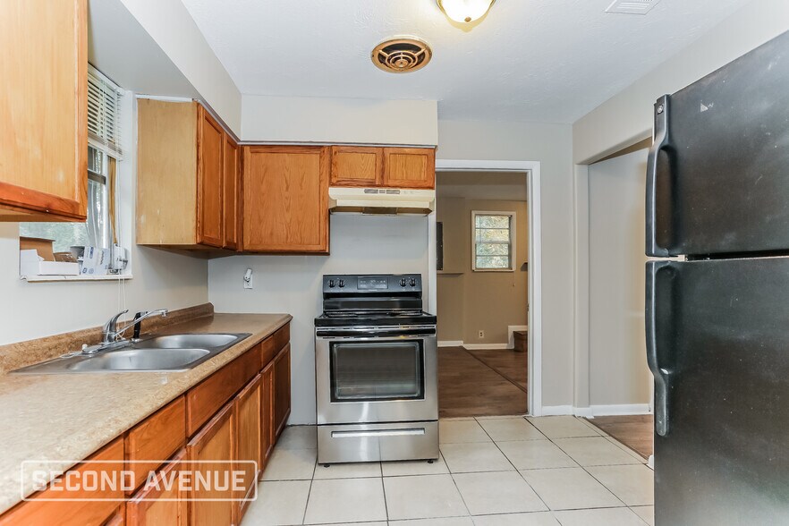 Building Photo - 5110 Dostie Dr S