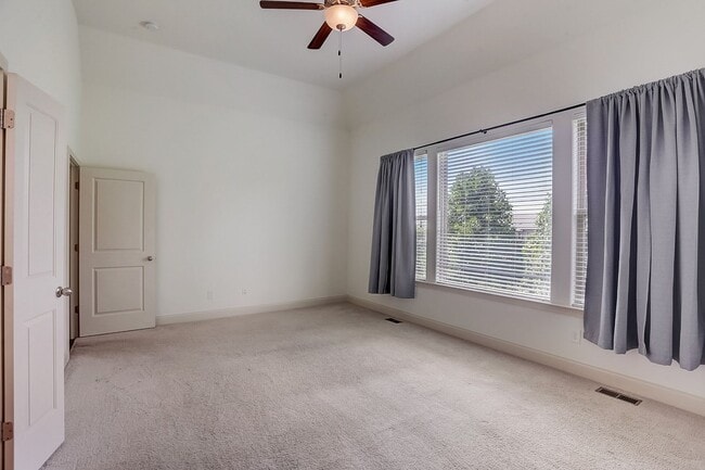 Building Photo - Beautiful 5-bedroom rental home in the hig...