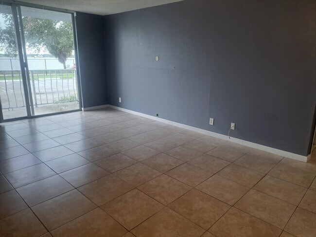 Building Photo - 470 Executive Center Dr