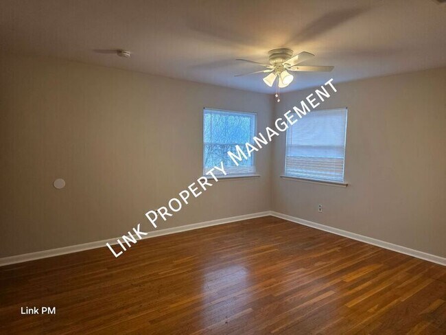 Building Photo - 3731 Knollwood Dr