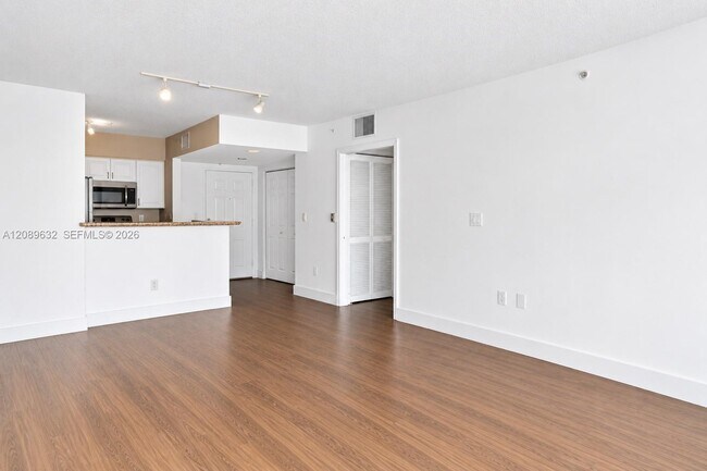 Building Photo - 1155 Brickell Bay Dr