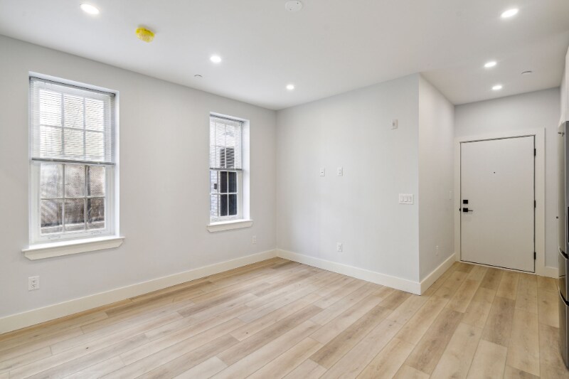 Building Photo - 3439 Lancaster Ave