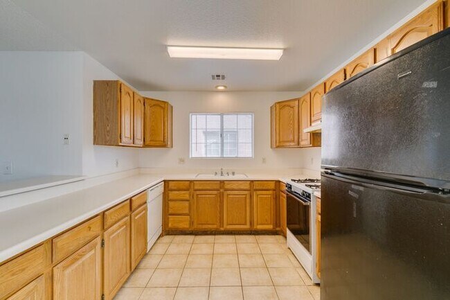 Building Photo - Charming Second-Floor Condo with Two Bedrooms and Fireplace