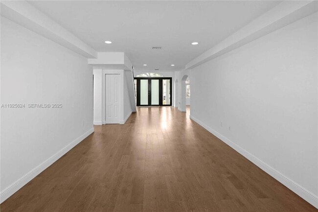 Building Photo - 832 Wallace St