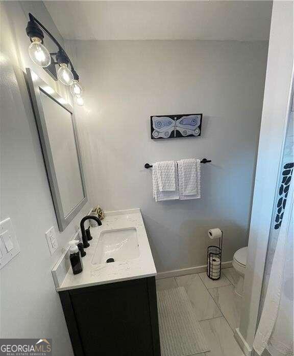 Building Photo - 585 White