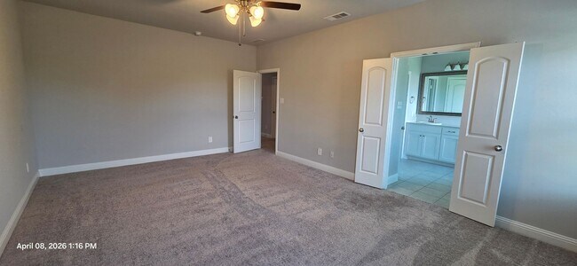 Building Photo - Beautiful 3-Bedroom Townhome with 2-Car Garage in Greenville!