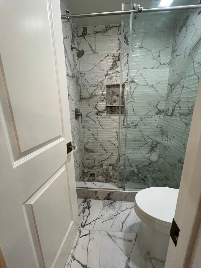 master bathroom - 4039 Carmel View Rd