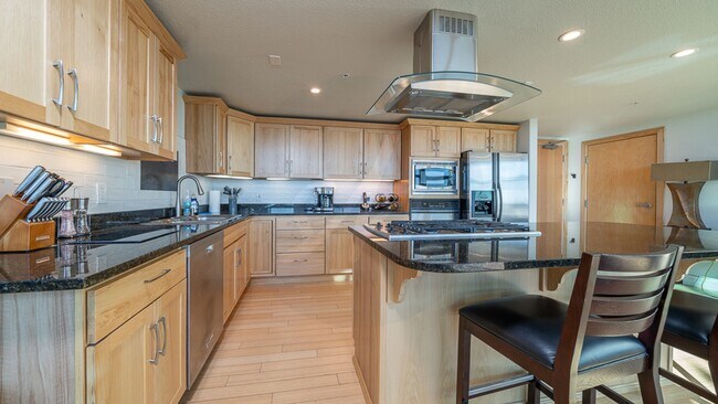 Building Photo - 417 E Kiowa St