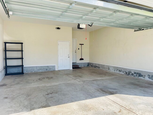 Building Photo - 5 Bedroom/3 Bath home with Garage in Tiger...