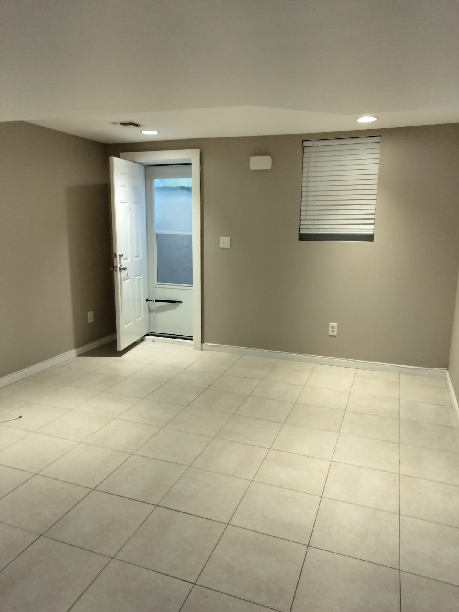 Building Photo - 34 Blaine Ave