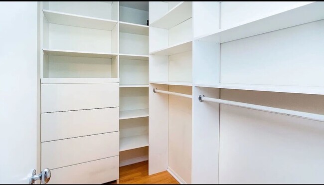 Building Photo - 441 W Blackhawk St