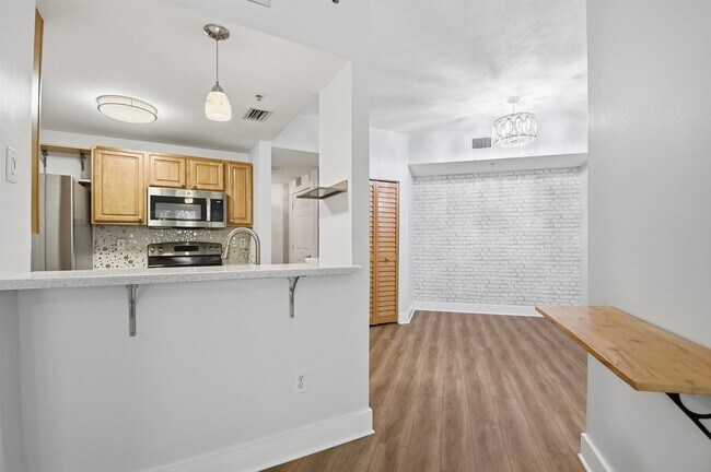 Building Photo - 2005 Mariposa Vista Ln