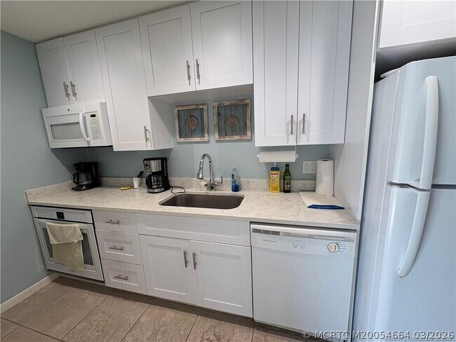 Building Photo - 4492 NE Ocean Blvd