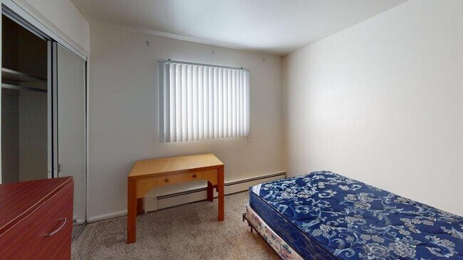 Building Photo - 839 Tappan-839-2