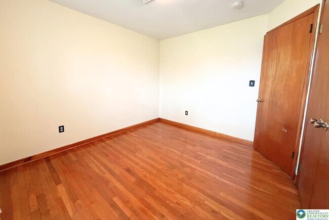 Building Photo - 510 Zucksville Rd