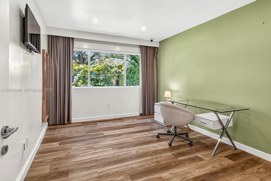 Building Photo - 570 NE 52nd Terrace