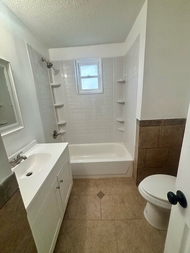 Building Photo - 831 Meigs Ave