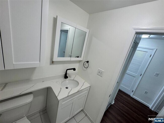 Building Photo - 225 Halladay St