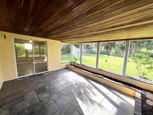Building Photo - 104 Raemoor Dr