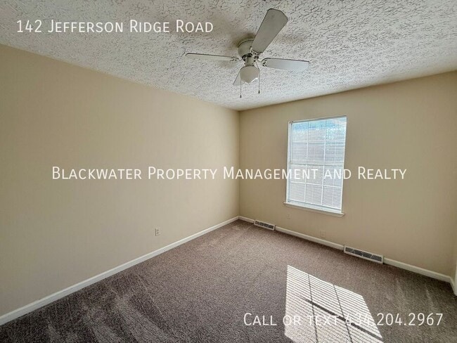 Building Photo - 142 Jefferson Ridge Rd