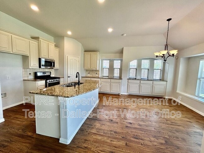 Building Photo - 511 Carnation Ln