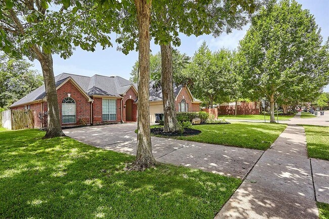 Building Photo - 6734 Wildacre Dr