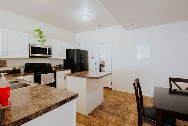 Building Photo - 2138 Phillips Alley