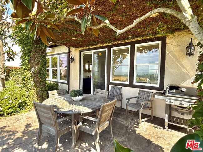 Building Photo - 5 Marisol