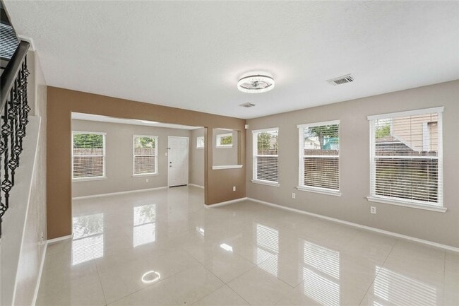 Building Photo - 11015 Shumard Oak Ct