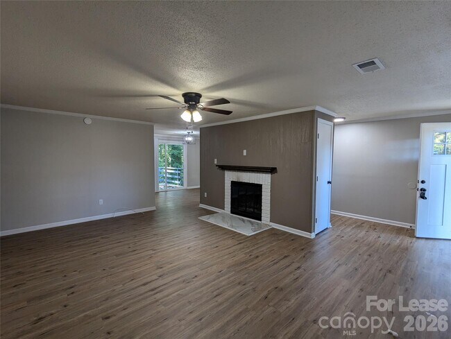 Building Photo - 3208 Charlotte Hwy