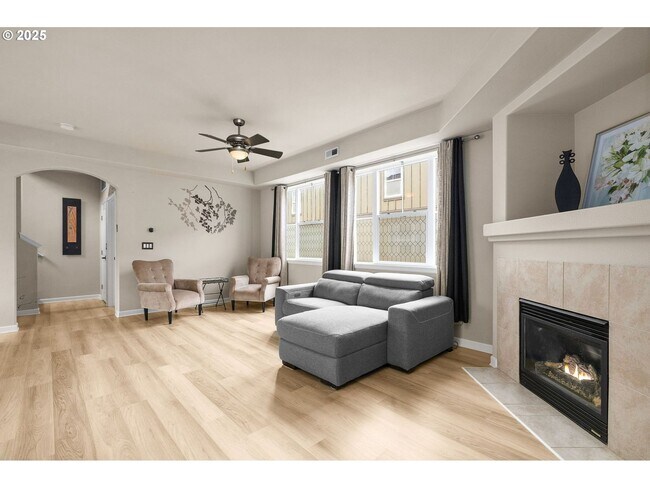 Building Photo - Beautiful Newly Renovated Spacious 3 Bedroom Home!