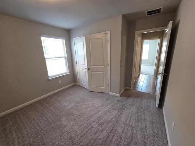 Building Photo - 208 Comet Pointe Dr