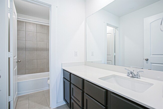 Building Photo - 2234 Memory Oaks Dr