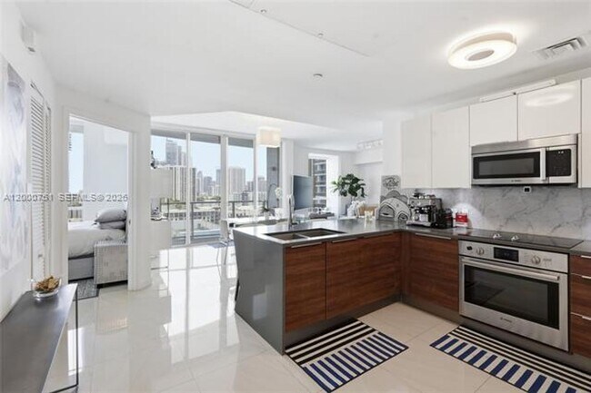 Building Photo - 601 NE 27th St