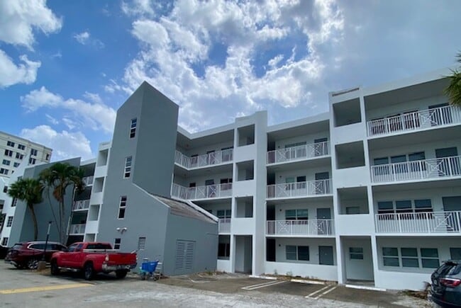 Building Photo - Great Condo in Pompano Beach Just West of ...