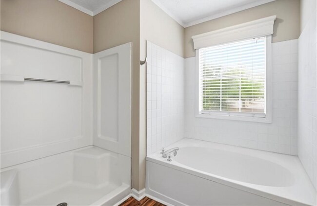 Building Photo - 2BR Townhome in Summerhill with Garage and Exterior Maintenance Included