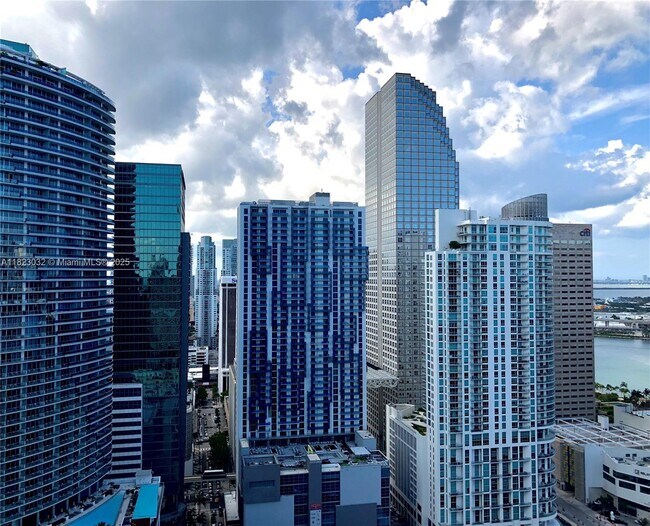 Building Photo - 475 Brickell Ave