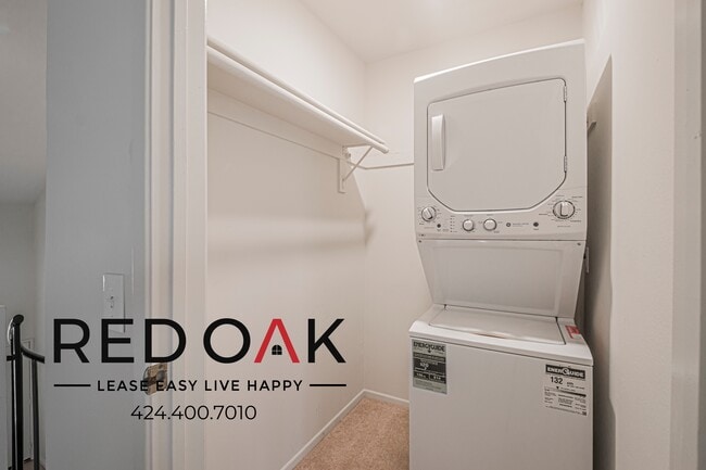 Building Photo - 4651 Cahuenga Blvd