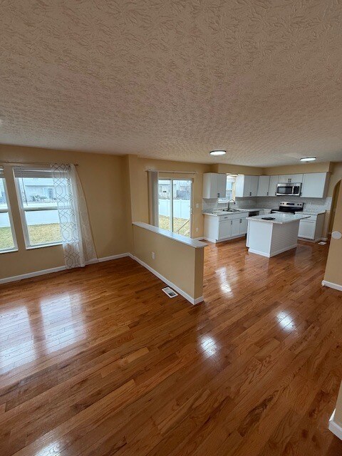 Building Photo - 3221 Kings Realm Ave