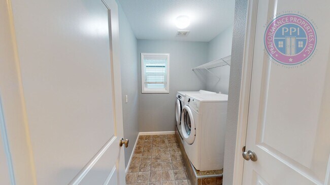 Building Photo - Beaverton - Stylish, Light & Bright, Close To Nike & Intel