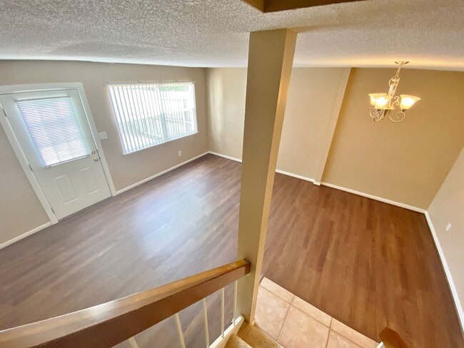 Building Photo - Amazing 2 Bedroom Townhome in Washington Square! Available 03-06-26! All Appliances Convey!