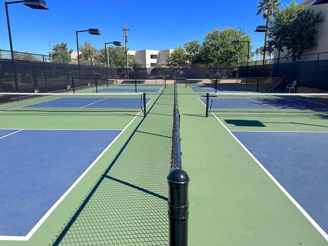 Building Photo - 3031 N Civic Center Plaza