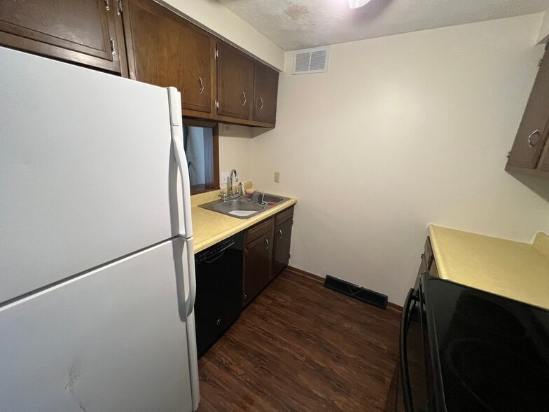 Building Photo - 5215 Cline Rd